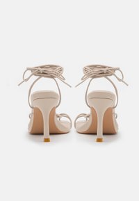 NA-KD Sandales à talons hauts - grey