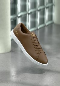 Niet geselecteerd, dark brown/white