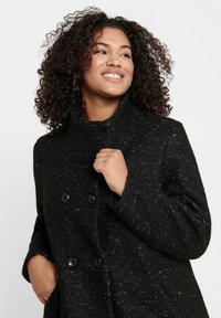 ONLY Carmakoma CARNEWSOPHIA - Manteau classique - black