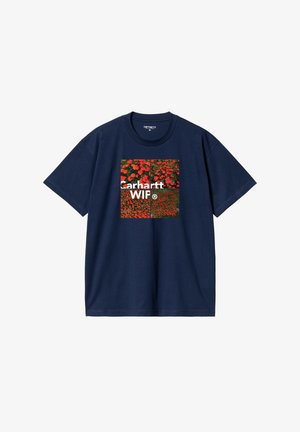 Granatowa koszulka z grafiką czterech paneli czerwonego maku oraz białym napisem "Carhartt WIP®" umieszczonym na środku klatki piersiowej.