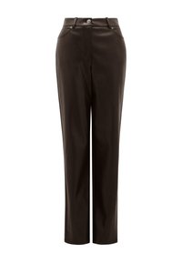 Pantalons en simili cuir brun avec une coupe slim, jambes droites, poches avant et fermeture à bouton à la taille. Texture lisse et design élégant.