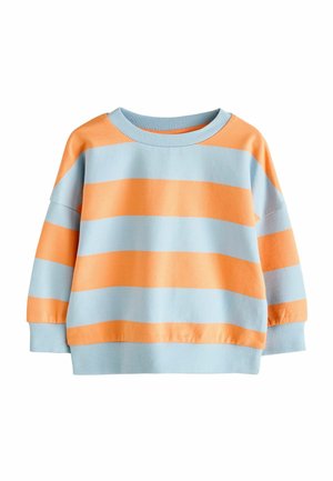 Hellblau-orange gestreifter Pullover mit rundem Ausschnitt, lockerem Sitz und gerippten Bündchen sowie Saum. Weicher Stoff mit sichtbarer Textur.