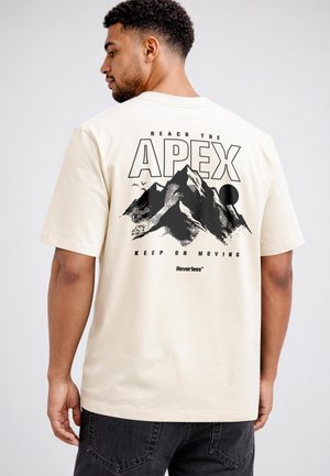Neverless, HERREN T-SHIRT - OUTDOOR DESIGN APEX MOUNTAIN- OVERSIZED RELAXED - Print T-shirt - hell-beige