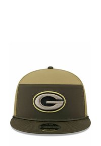Olivgrüne und beige Snapback-Kappe mit gesticktem "G"-Logo. Strukturiertes Design mit flachem Schirm und strukturierten Stoffakzenten.