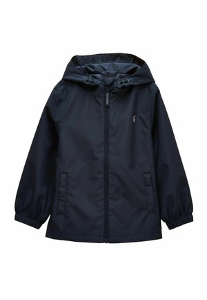 Imperméable à capuche pour enfants de couleur bleu marine avec fermeture éclair devant, poignets élastiques, poches latérales et petit logo brodé sur le côté gauche de la poitrine.