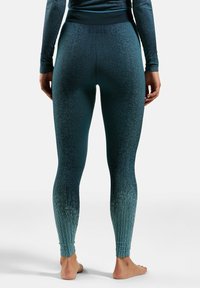 Leggings in einem Verlaufsteal-Farbton mit einem strukturierten Rippdesign. Hoher Bund mit figurbetontem Schnitt, der auf Knöchelhöhe endet.