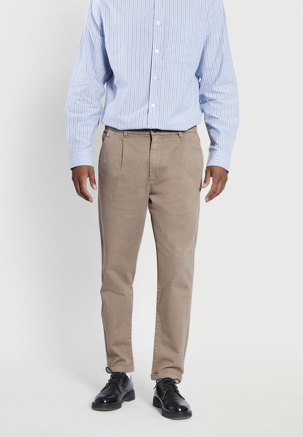 JACKO - Chino - walnut