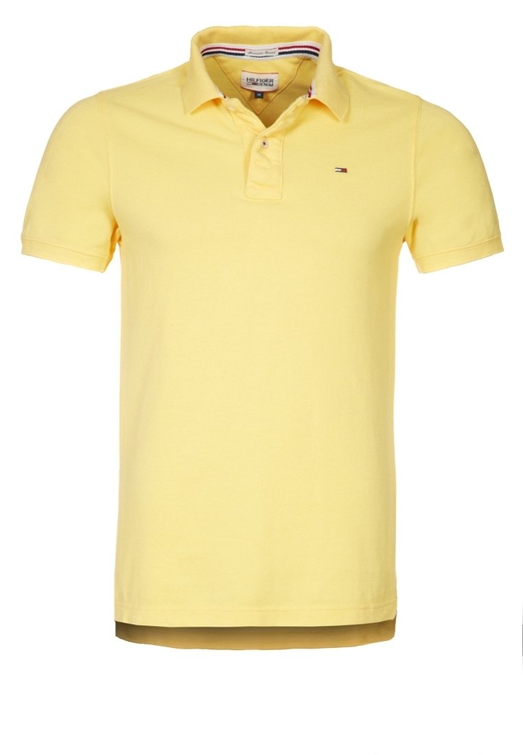 Žluté polo tričko vyrobené z bavlny s klasickým límcem. Má krátké rukávy a malé logo na hrudi. Jednoduchý design.