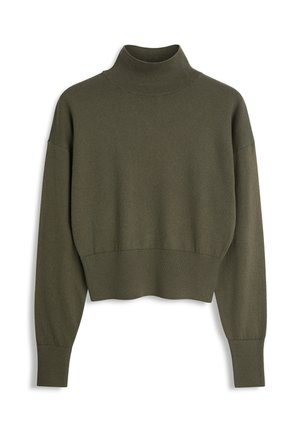 Zielony sweter z golfem wykonany z miękkiego dzianinowego materiału, z krótkim krojem, opadającymi ramionami oraz ściągaczami na mankietach i dolnym brzegu.