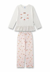 Top bianco a maniche lunghe con orlo arricciato e ricamo di farfalle, abbinato a pantaloni a righe con motivi di farfalle in arancione e giallo.