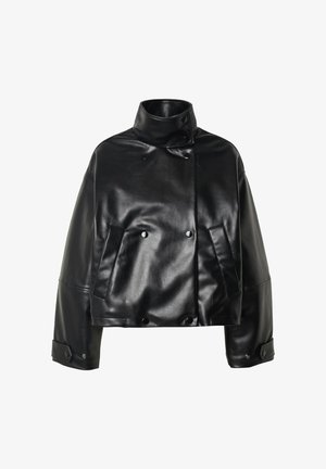 Zwarte leren cropped jack met hoge kraag, dubbele knoopsluiting aan de voorkant, twee zijzakken en drukknoopaccenten op de mouwen.