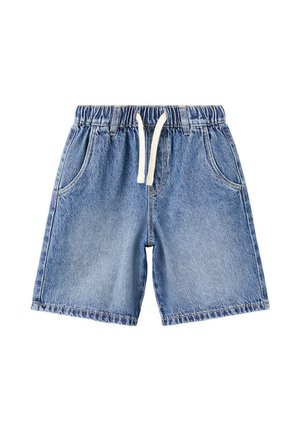 Short en denim bleu clair avec taille élastique et cordon blanc, doté de poches avant et d'une coupe décontractée.