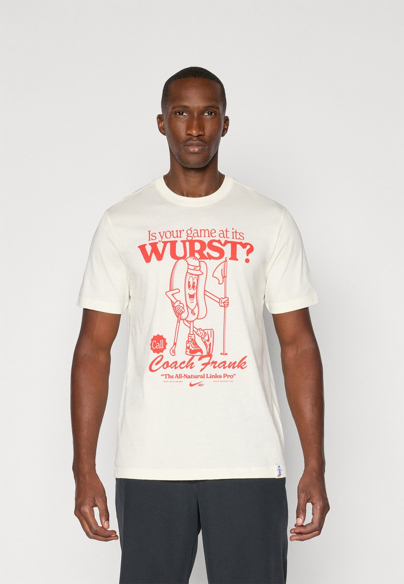 Kreemjast puuvillast T-särk, millel on punane graafiline trükk cartoon stiilis hot dog golfiga, mille all on tekst "Kas su mäng on oma WURST-is?" ja "Kutsu treener Frank."