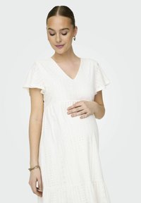ONLY MATERNITY NORMAL GESCHNITTEN V-AUSSCHNITT - Jurk - cloud dancer