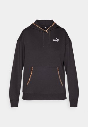 Hoodie noir en tissu doux, avec une poche kangourou, des accents en imprimé léopard orange et un logo Puma blanc sur la poitrine.