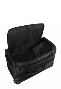 Zwarte reistas van duurzaam nylon, met een ruime hoofdcompartiment, een soepele ritsluiting en dikke, stevige handvatten.