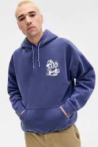 Marineblaue Hoodie aus weichem Stoff, mit einer Vordertasche und einem weißen, verspielten Grafikdesign im linken Brustbereich. Mit Kordelzugkapuze.