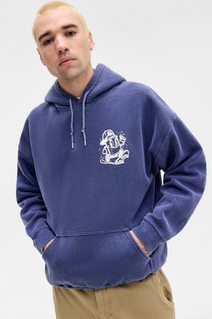 Sweat-shirt bleu marine en tissu doux, avec une poche avant et un graphique ludique blanc sur la zone gauche de la poitrine. Capuche avec cordon de serrage inclus.