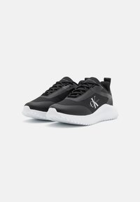 Calvin Klein Jeans RUNNER LACE - Sneakers basse - black/bright white