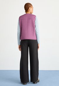 The North Face REVERSIBLE VISOKE - Γιλέκο - midnight mauve/purple chalk