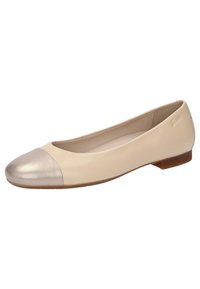 Ballerine beige con punta a cappuccio dorata metallizzata, tomaia in pelle liscia, design arrotondato e tacco basso trasparente. Comode e versatili.