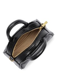Borsa a tracolla in pelle nera con parte superiore arrotondata, due manici corti e zip dorata. L'interno presenta un motivo a zigzag in marrone chiaro.