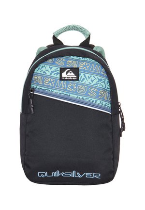 Svart ryggsäck med ett turkosmönstrat lock, med en framfickan med dragkedja och Quiksilver-logotyp i blått. Tillverkad av hållbart tyg.