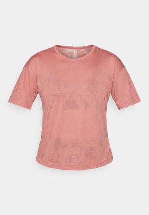 Rosa t-skjorte med korte ermer laget av mykt stoff. Den har rund halslinning og en avslappet passform, med subtile teksturmuster på overflaten.