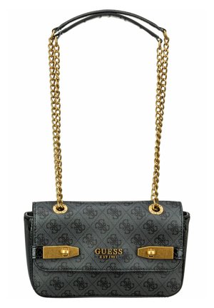 Sac à épaule noir Guess avec bandoulière chaîne dorée, motif logo et détails de fermoir dorés sur le rabat avant.