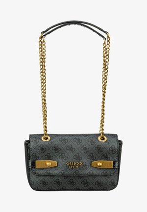 Schwarze Guess Schultertasche mit goldfarbenem Kettenriemen, Logomuster und goldfarbenen Verschlussdetails auf der Frontklappe.