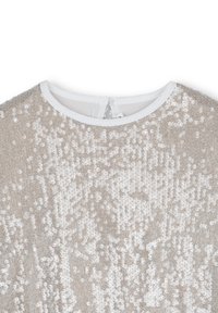 Top argent scintillant avec des sequins circulaires couvrant un tissu transparent, featuring un col rond et une fermeture éclair au dos.