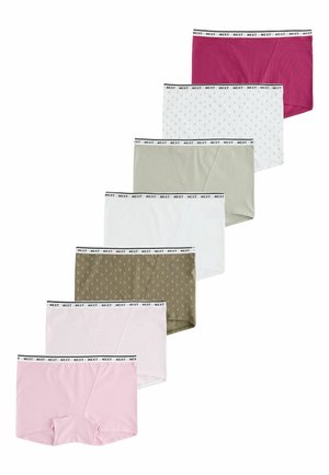 Hét pár férfi boxeralsó különféle színekben és mintákkal, átlósan elrendezve, a "NEXT" feliratú márkás derékrésszel.