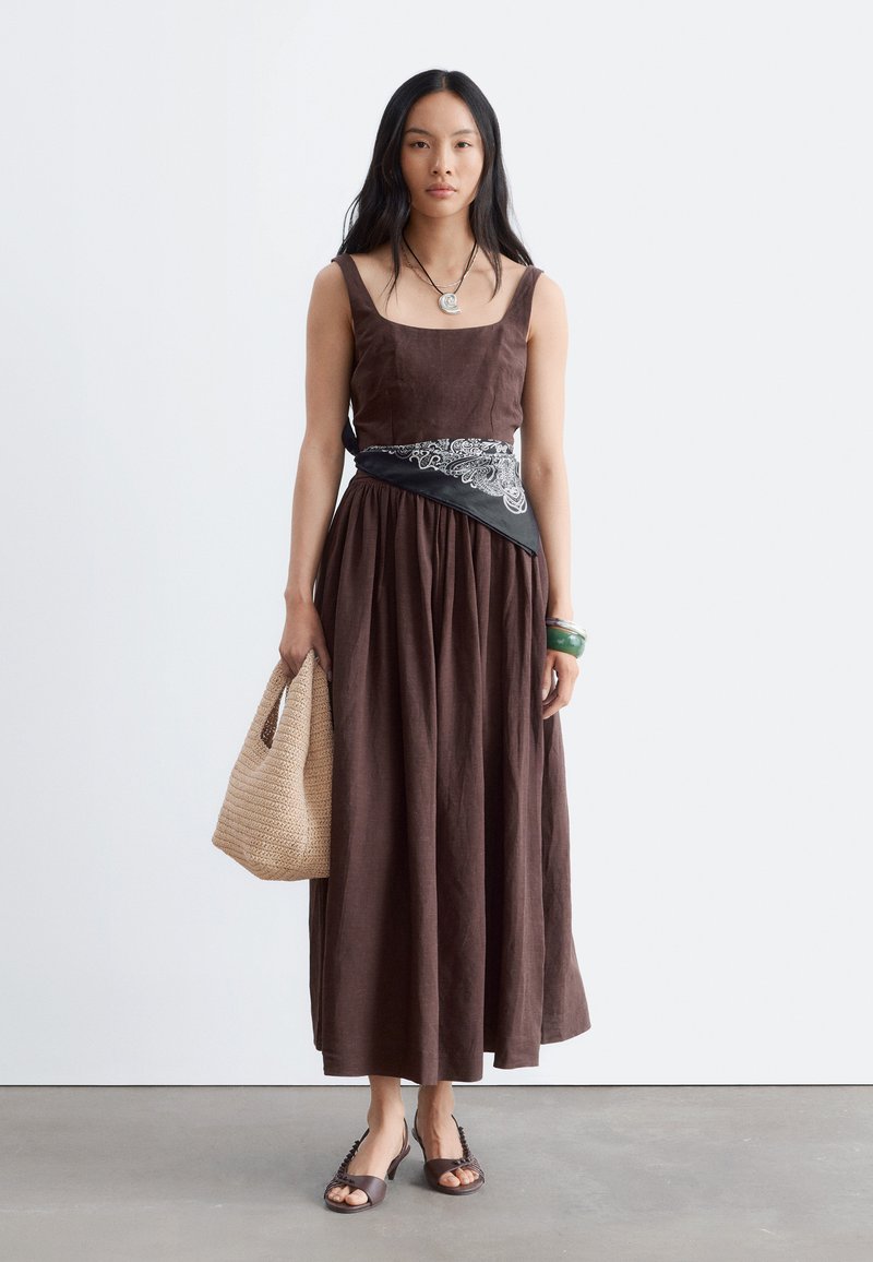 & OTHER STORIES & OTHER STORIES FIT-AND-FLARE MIDI DRESS - Maxi dress
