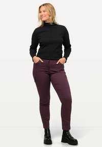 Ulla Popken SAMMY, ZIERBAND - Cargohose - dunkle beere