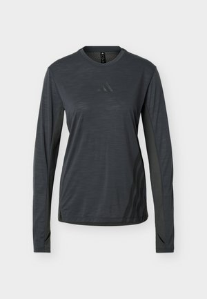 Temno siva Adidas športna majica z dolgimi rokavi in okroglim izrezom, s subtilnim logotipom na prsih ter mrežastimi paneli ob rokavih in straneh.