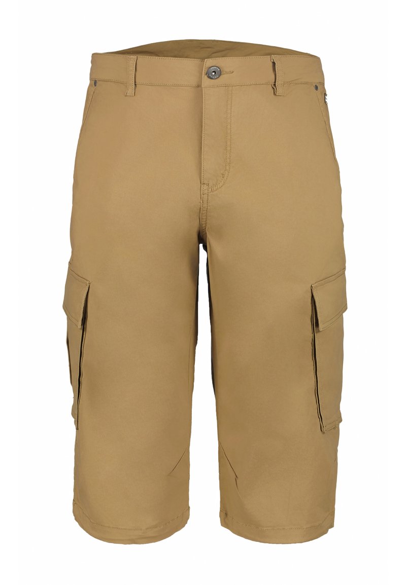 Beige cargo-shorts lavet af letvægtsstof, med sidelommer, knaplukning og regulær pasform. Glat tekstur med lige kant.