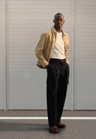 Filippa K Lihtne T-särk - chalk grey