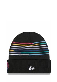 Berretto di maglia nera con strisce orizzontali multicolori e risvolto, caratterizzato da un logo bianco di lato. Texture liscia, vestibilità attillata.