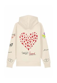 Haut à capuche beige avec un grand motif de cœur rouge, le texte "SWEET heart", et diverses illustrations sur les manches, y compris un papillon et des fleurs.