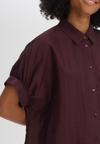 OPUS KURZARM FUJONA - Button-down blouse - amarena