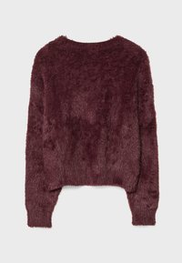 Burgunderfarbener, flauschiger Pullover mit rundem Halsausschnitt, langen Ärmeln und gerippten Bündchen. Verfügt über eine weiche, strukturierte Oberfläche und einen lockeren Schnitt.