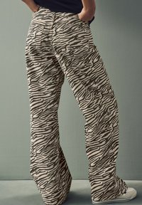 Next WIDE LEG - Avar lõikega teksad - zebra