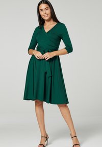 Chelsea Clark UMSTANDSKLEID MIT STILLFUNKTION - Rochie din jerseu - Dunkelgrün