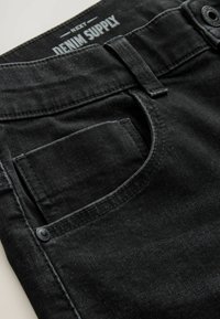 SKINNY FIT STRETCH - Farmer rövidnadrágok - mottled black