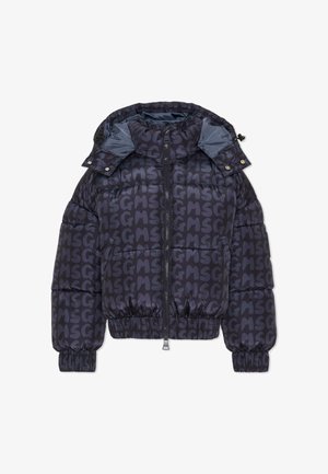 Wytłaczana kurtka w ciemnym granacie z powtarzającym się wzorem logo. Posiada zamek z przodu, elastyczne mankiety oraz kaptur z zapięciem na napy.