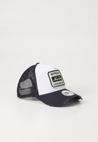PATCH DISTRESSED TRUCKER UNISEX - Kepuraitė - whinvy