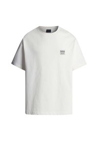 Λευκό βαμβακερό t-shirt με άνετη γραμμή, κοντά μανίκια και μικρό branded σήμα στο αριστερό στήθος. Λεπτή υφή, κλασικός στρογγυλός γιακάς.