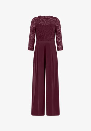 Combinaison bordeaux avec manches longues en dentelle et corsage supérieur, pantalons larges unis, et un col montant.