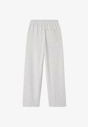 Pantalones de chándal gris claro hechos de una tela suave, con cintura elástica y un bolsillo trasero. Diseño suelto y de pierna recta.