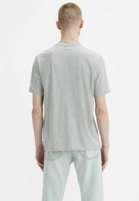 Levi's® RELAXED FIT - Printtipaita - original white